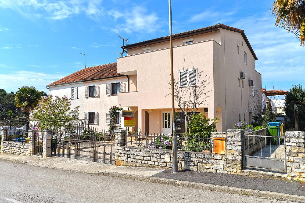 Apartments Milka 2074 Poreč Eksteriør billede