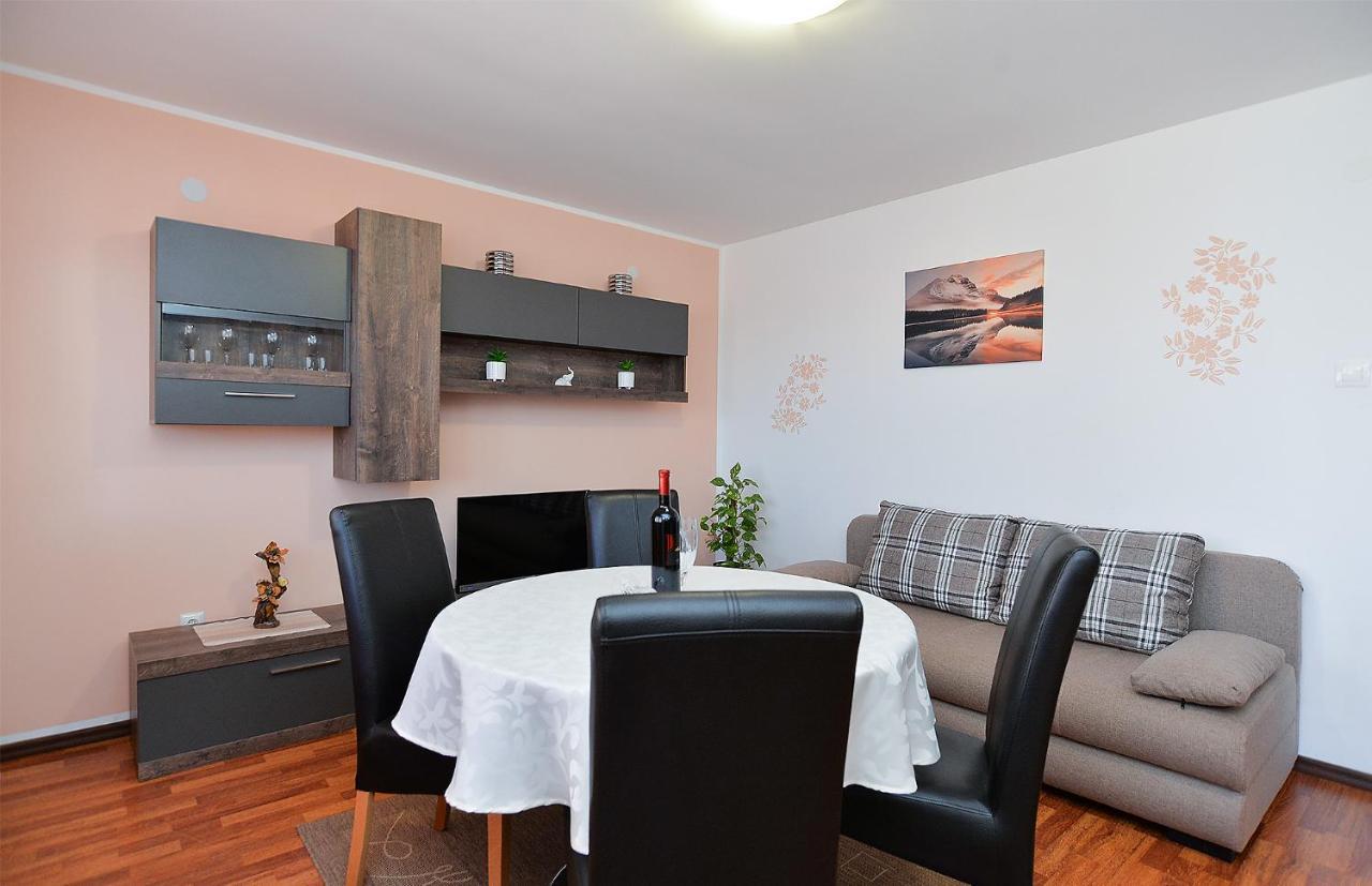 Apartments Milka 2074 Poreč Eksteriør billede