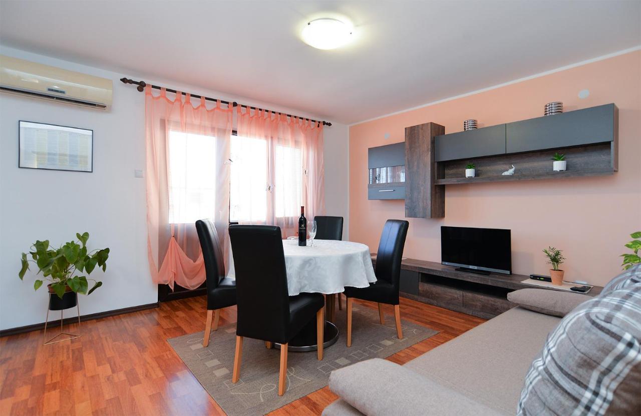 Apartments Milka 2074 Poreč Eksteriør billede