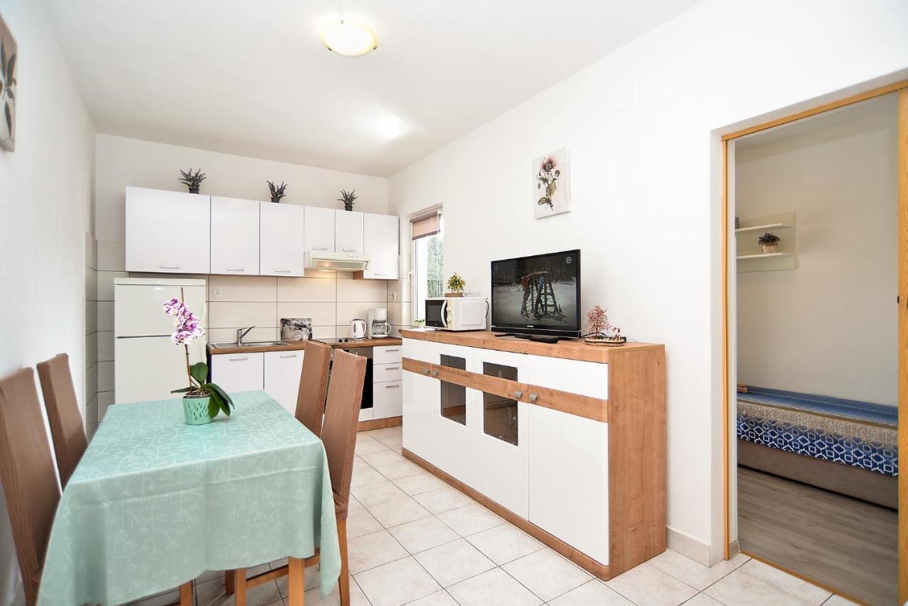 Apartments Milka 2074 Poreč Eksteriør billede
