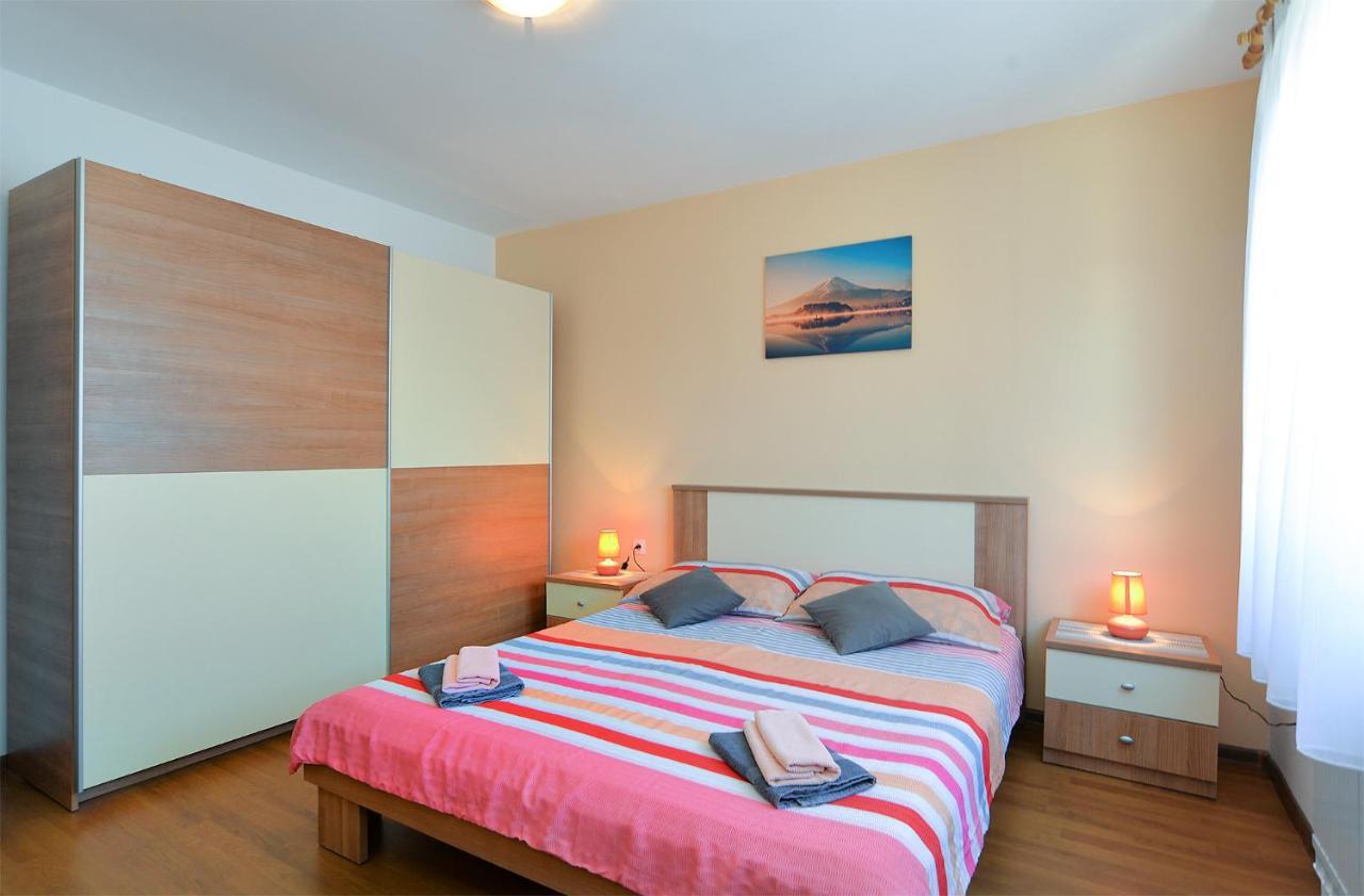 Apartments Milka 2074 Poreč Eksteriør billede
