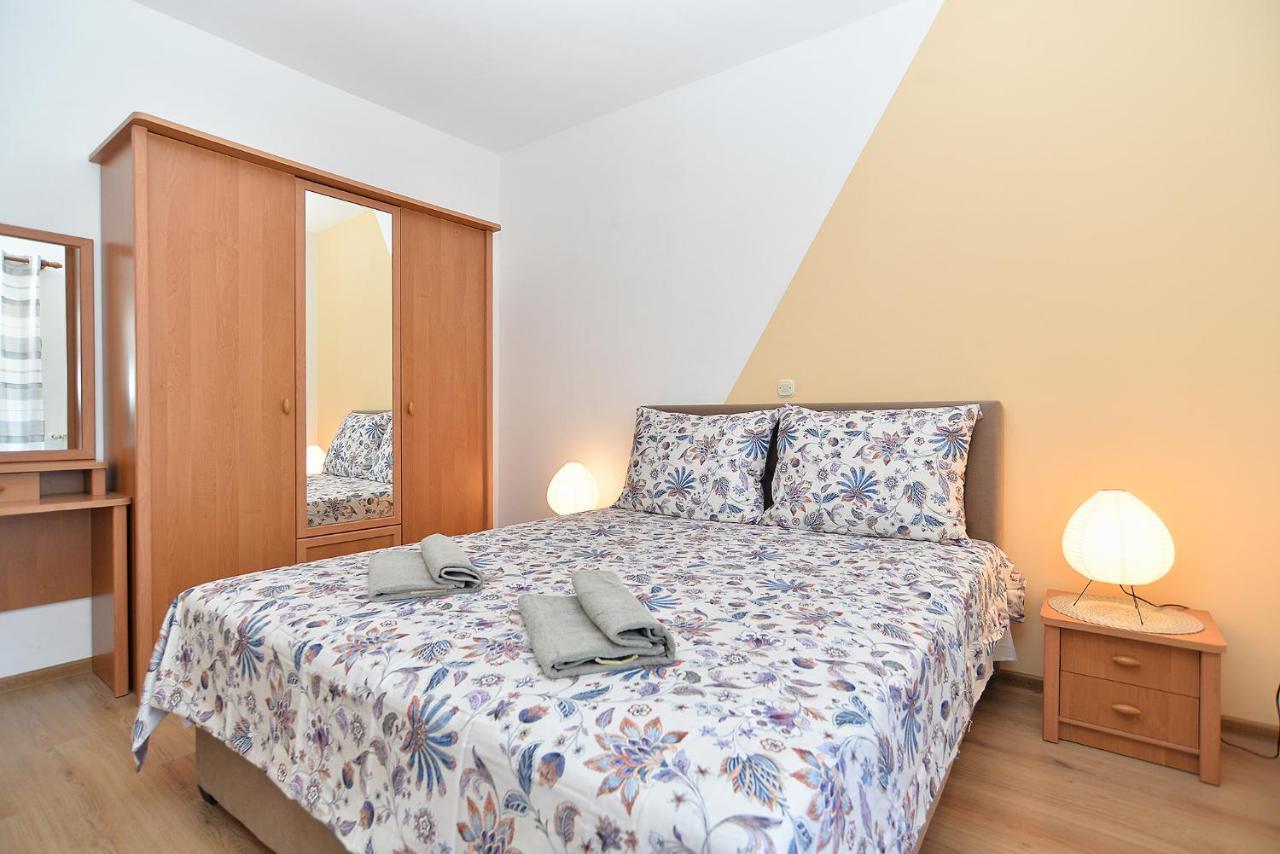 Apartments Milka 2074 Poreč Eksteriør billede
