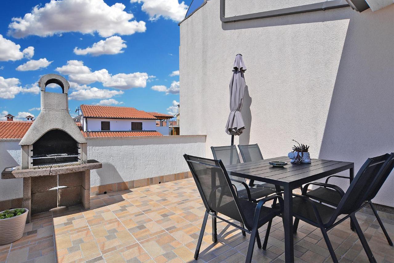 Apartments Milka 2074 Poreč Eksteriør billede