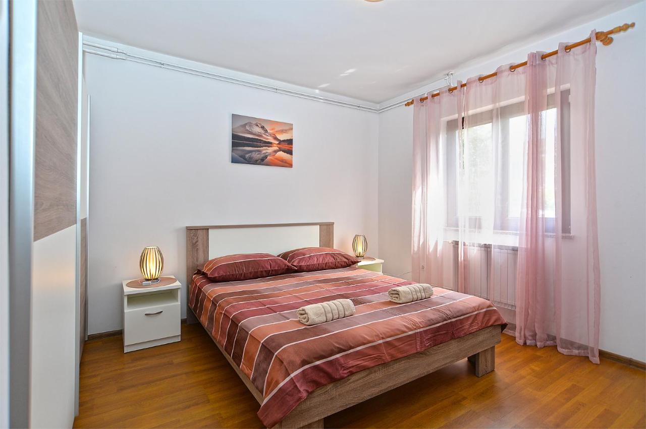 Apartments Milka 2074 Poreč Eksteriør billede