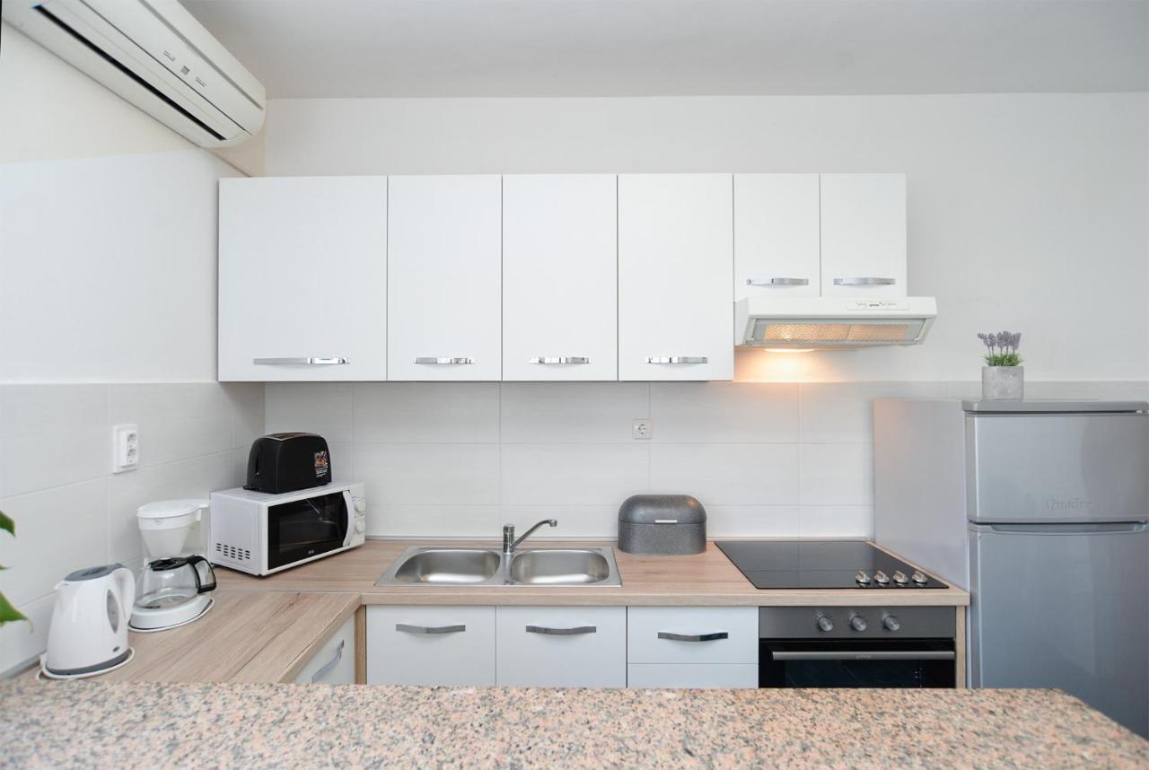 Apartments Milka 2074 Poreč Eksteriør billede