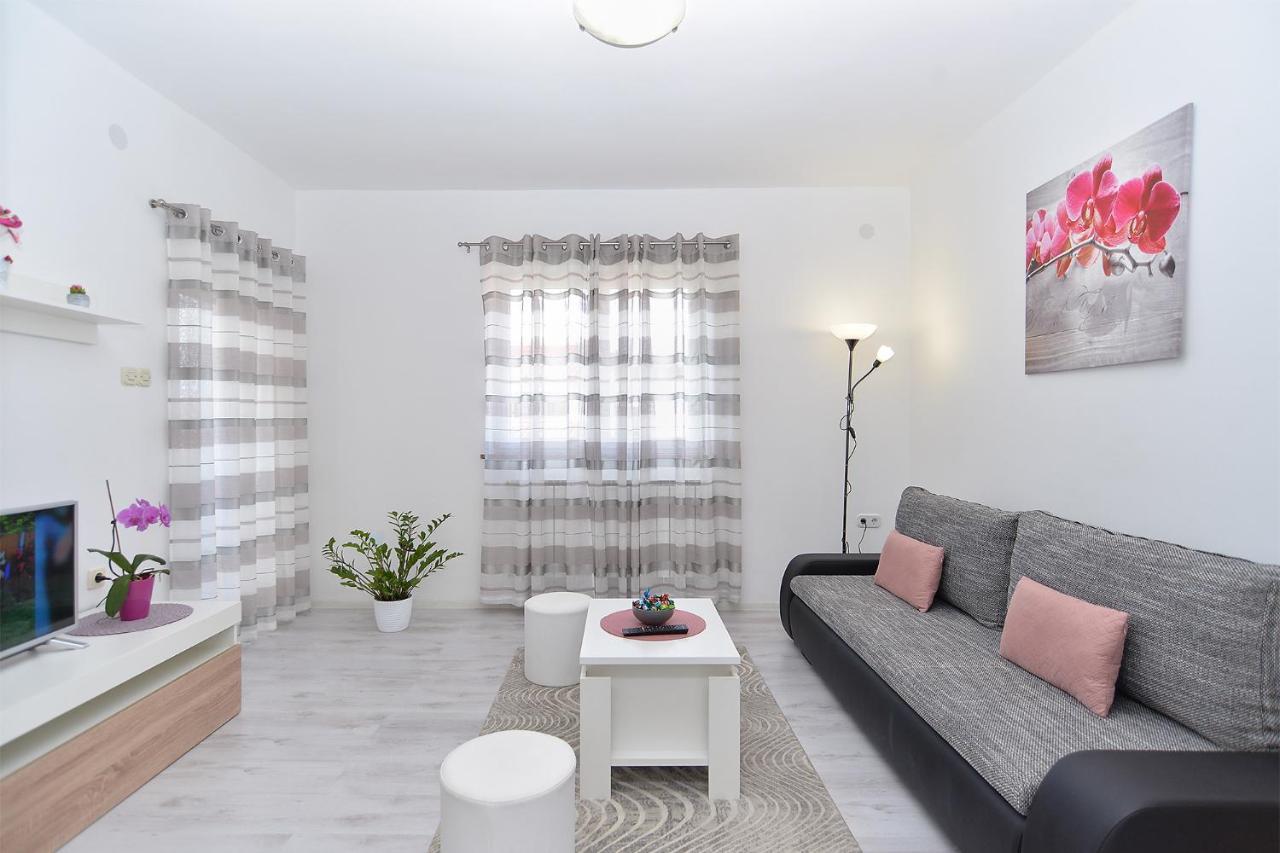 Apartments Milka 2074 Poreč Eksteriør billede