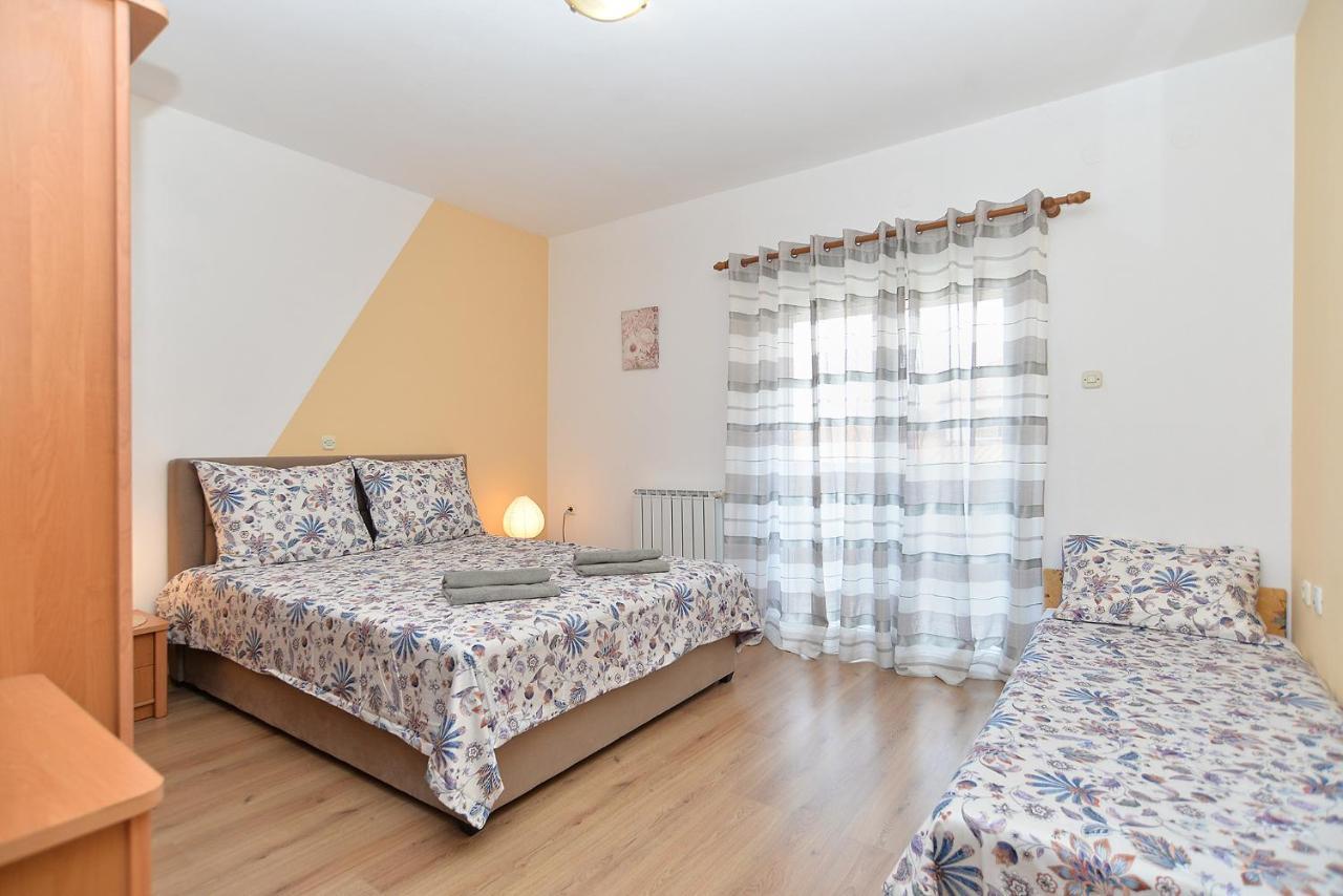 Apartments Milka 2074 Poreč Eksteriør billede