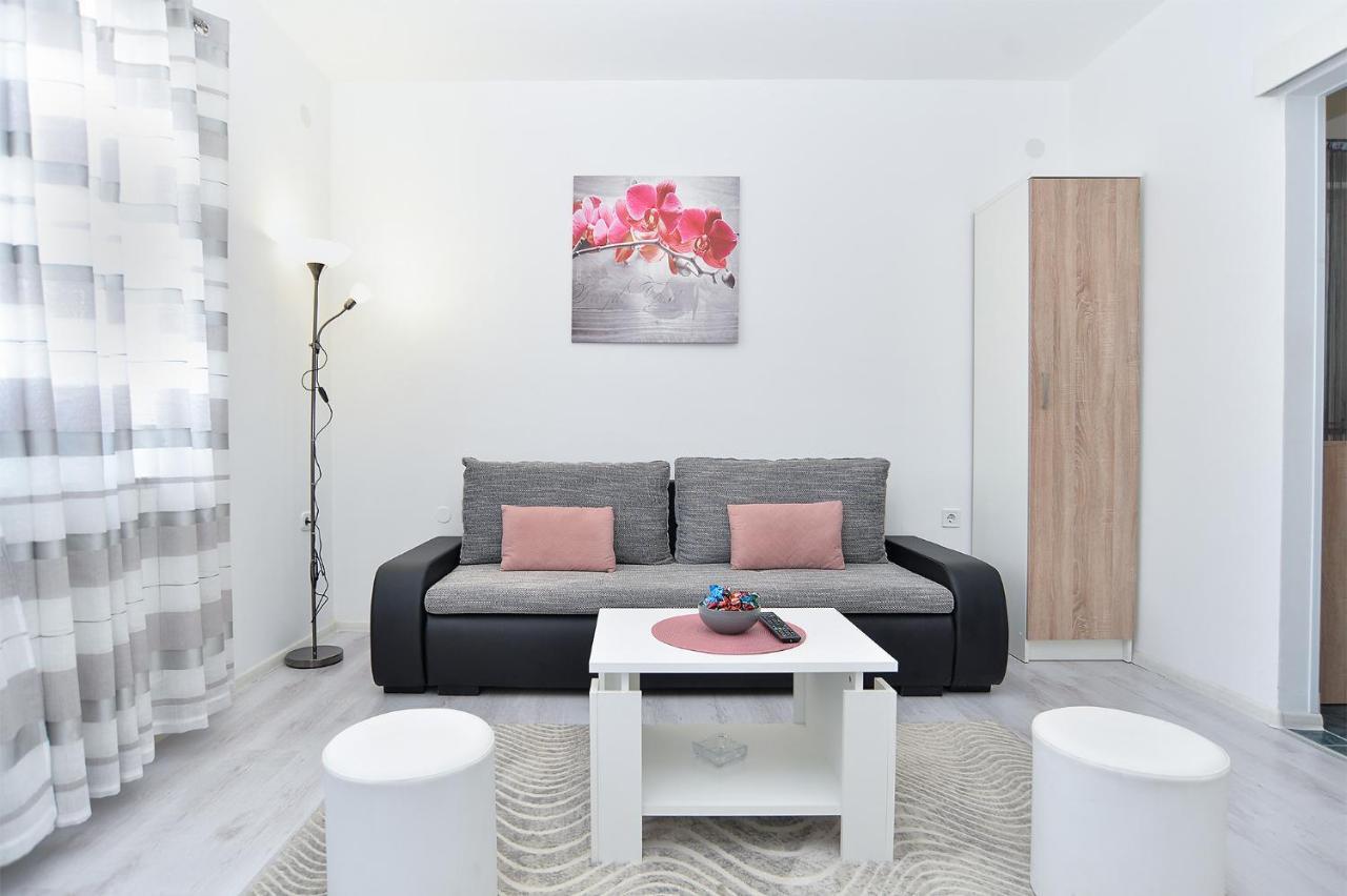 Apartments Milka 2074 Poreč Eksteriør billede