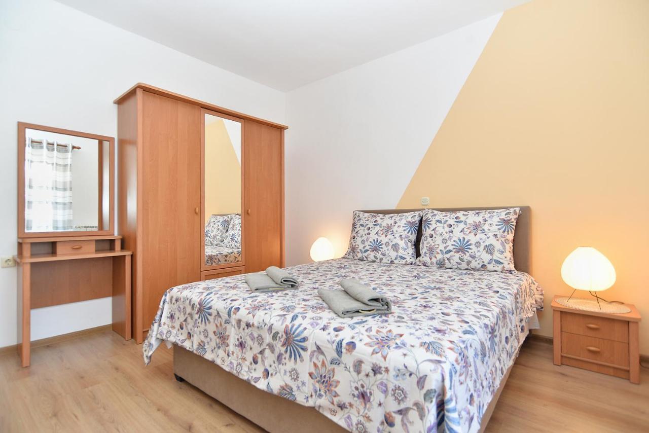 Apartments Milka 2074 Poreč Eksteriør billede